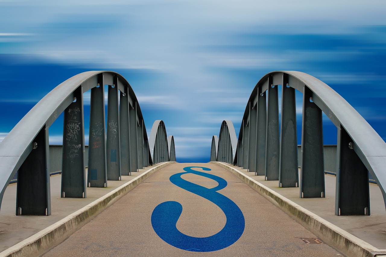 Immagine che illustra le nuove normative sui contratti di lavoro in vigore dal 2026.