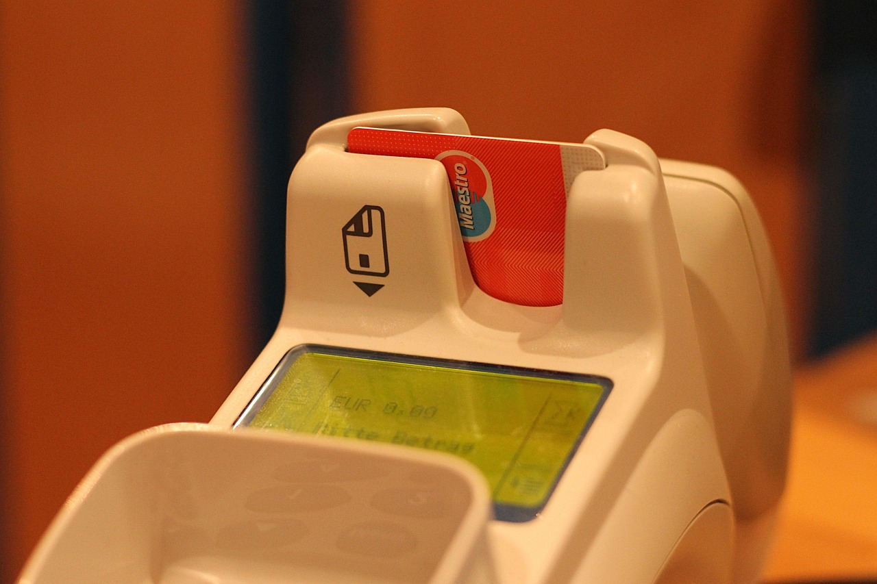 Carta d'Identità Elettronica in uso, alternativa allo SPID per l'identificazione digitale.