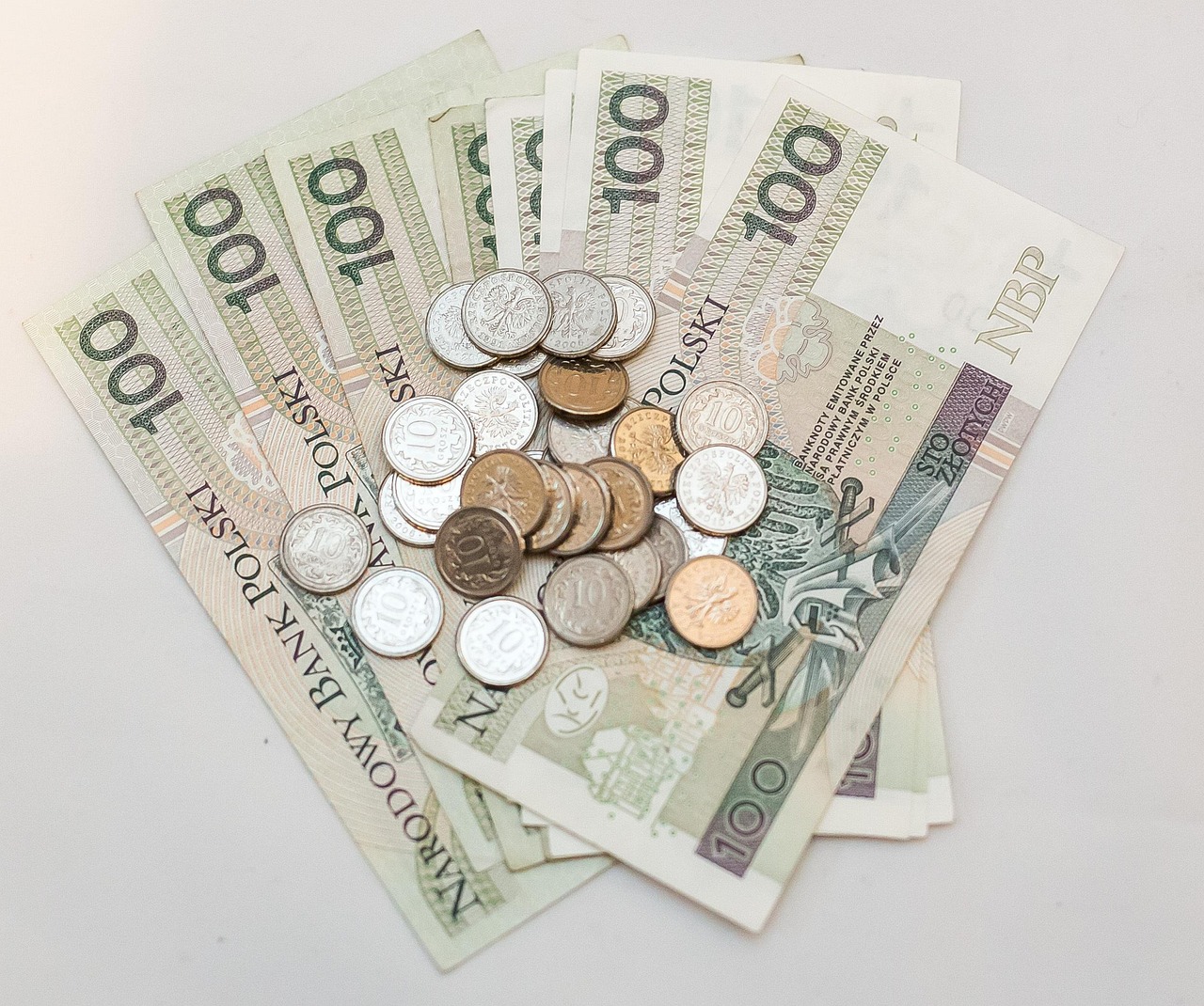 Tabella con gli importi degli aumenti pensionistici per diverse categorie di pensionati nel 2026.