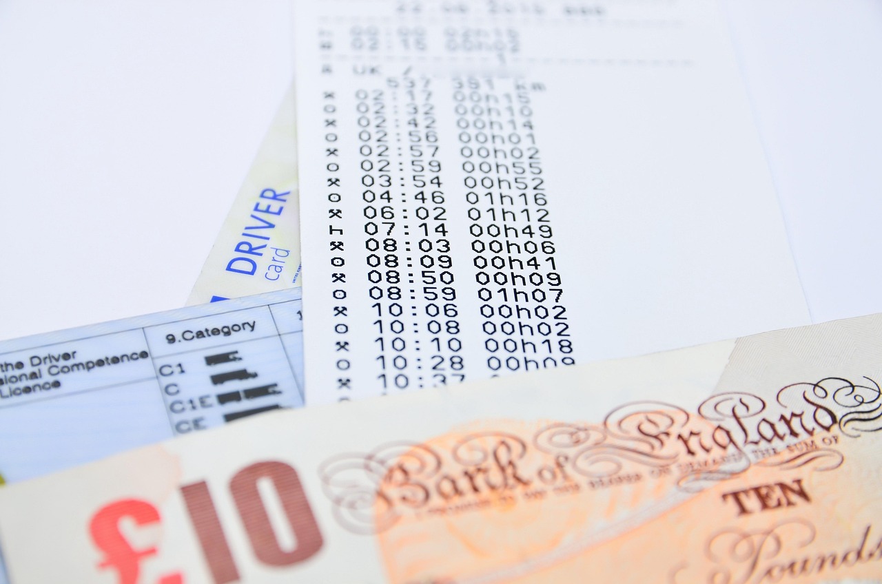 Immagine che illustra le nuove regole sul bollo auto e le esenzioni per alcuni cittadini.