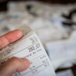 Controlli fiscali sui conti correnti: l'algoritmo analizza transazioni e movimenti sospetti.